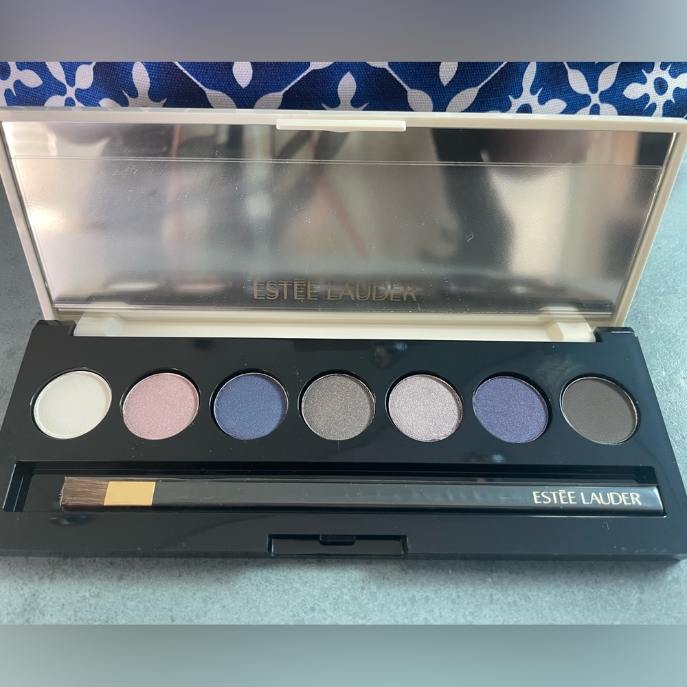 new eyeshadows ESTEE LAUDER travel set with brush